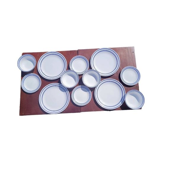 SOLD- Corelle 12 Piece Dinnerware Set Vintage - Picture 7 of 15